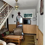 Szabo Apartmanhaz * 佐洛卡罗斯