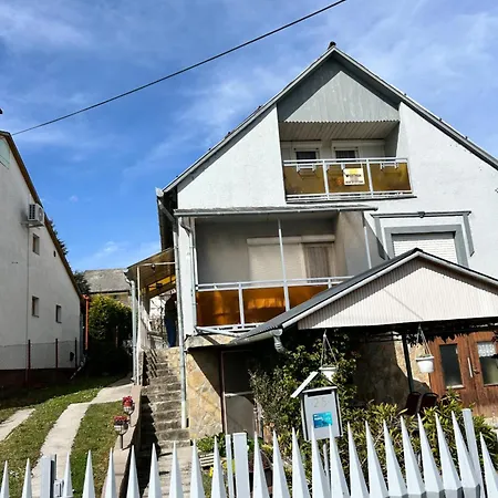 Проживание в семье Szabo Apartmanhaz
