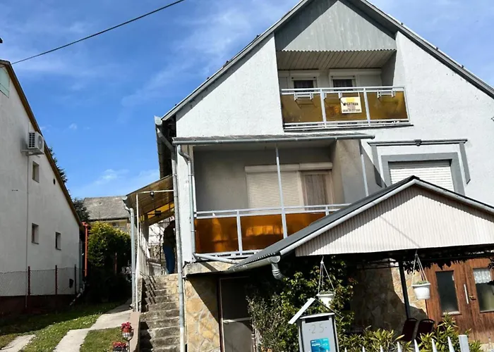 Проживание в семье Szabo Apartmanhaz