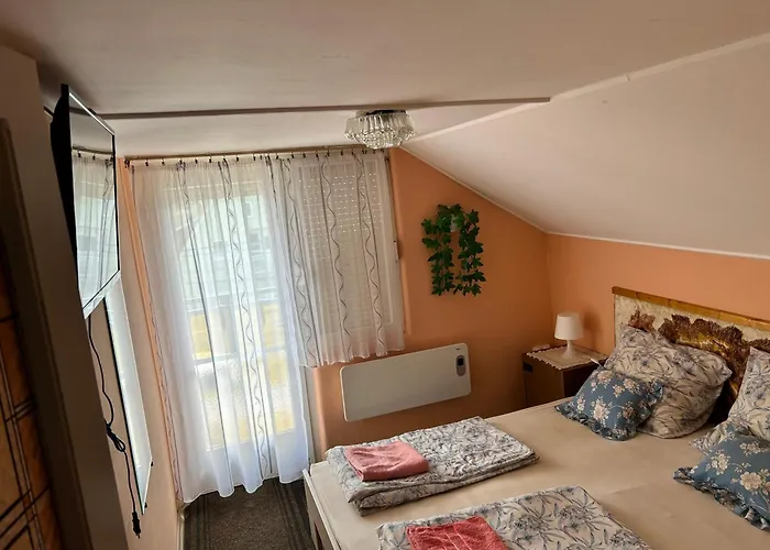 Szabo Apartmanhaz Проживание в семье Залакарош