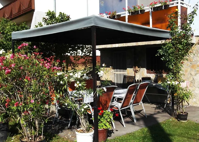 Szabo Apartmanhaz Проживание в семье Залакарош