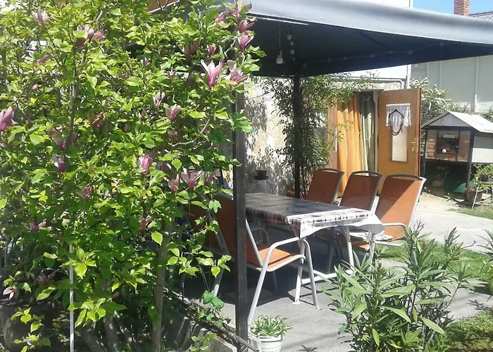 Szabo Apartmanhaz Проживание в семье Залакарош